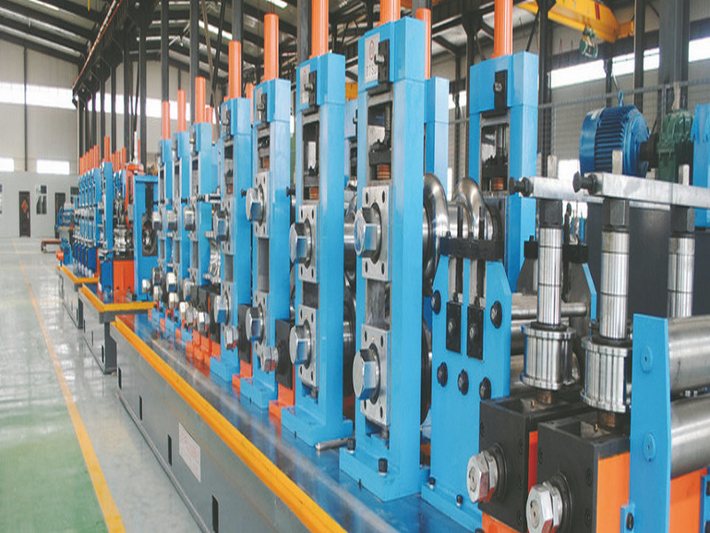 Máquina de fabricação de tubos de aço