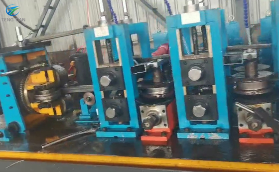 Acumulador em espiral para máquina de fabricação de tubos de aço