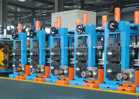 Máquina de fabricação de tubos de aço carbono de costura recta