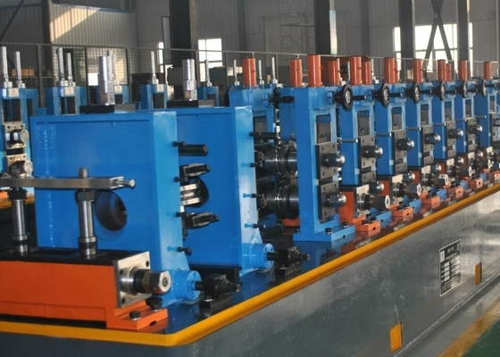Máquinas de fabricação de alta precisão tensão 380v / 440v linha de produção de tubos de aço
