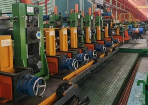 Linha de moagem de tubos de precisão Velocidade máxima 50 M / min Diâmetro 219 mm Espessura 3 - 9 mm