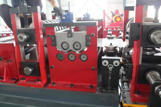 Máquina avançada de fabricação de tubos de aço de largura de 100-300 mm com sistema de corte hidráulico