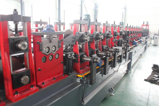 Máquina avançada de fabricação de tubos de aço de largura de 100-300 mm com sistema de corte hidráulico