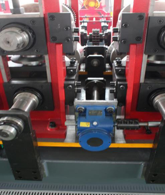 Máquina avançada de fabricação de tubos de aço de largura de 100-300 mm com sistema de corte hidráulico