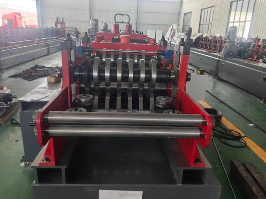 Máquina de fabricação de tubos de aço eficiente Corte hidráulico 15-20m/min Velocidade