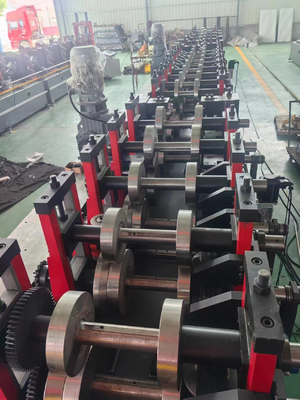 Máquina de fabricação de tubos de aço eficiente Corte hidráulico 15-20m/min Velocidade