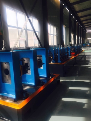 Linha de moinho de tubos de aço galvanizado ERW Hf Cor azul Economia de energia 120m / min Velocidade de funcionamento