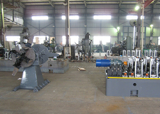 Máquina de fabricação de tubos industriais de aço de carbono decorativo com soldadora ERW