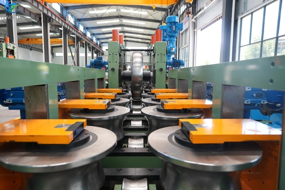 Máquina de fabricação de tubos de aço de alta precisão 380V Velocidade de funcionamento 150m / min