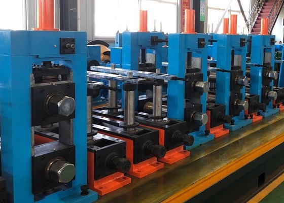 Máquinas de fabricação de alta precisão tensão 380v / 440v linha de produção de tubos de aço